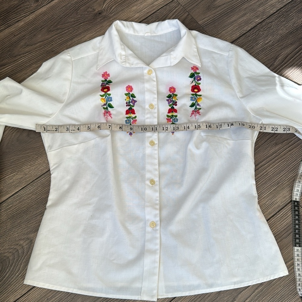 Vintage white button down with floral embroidery size 46 - Picture 12 of 16